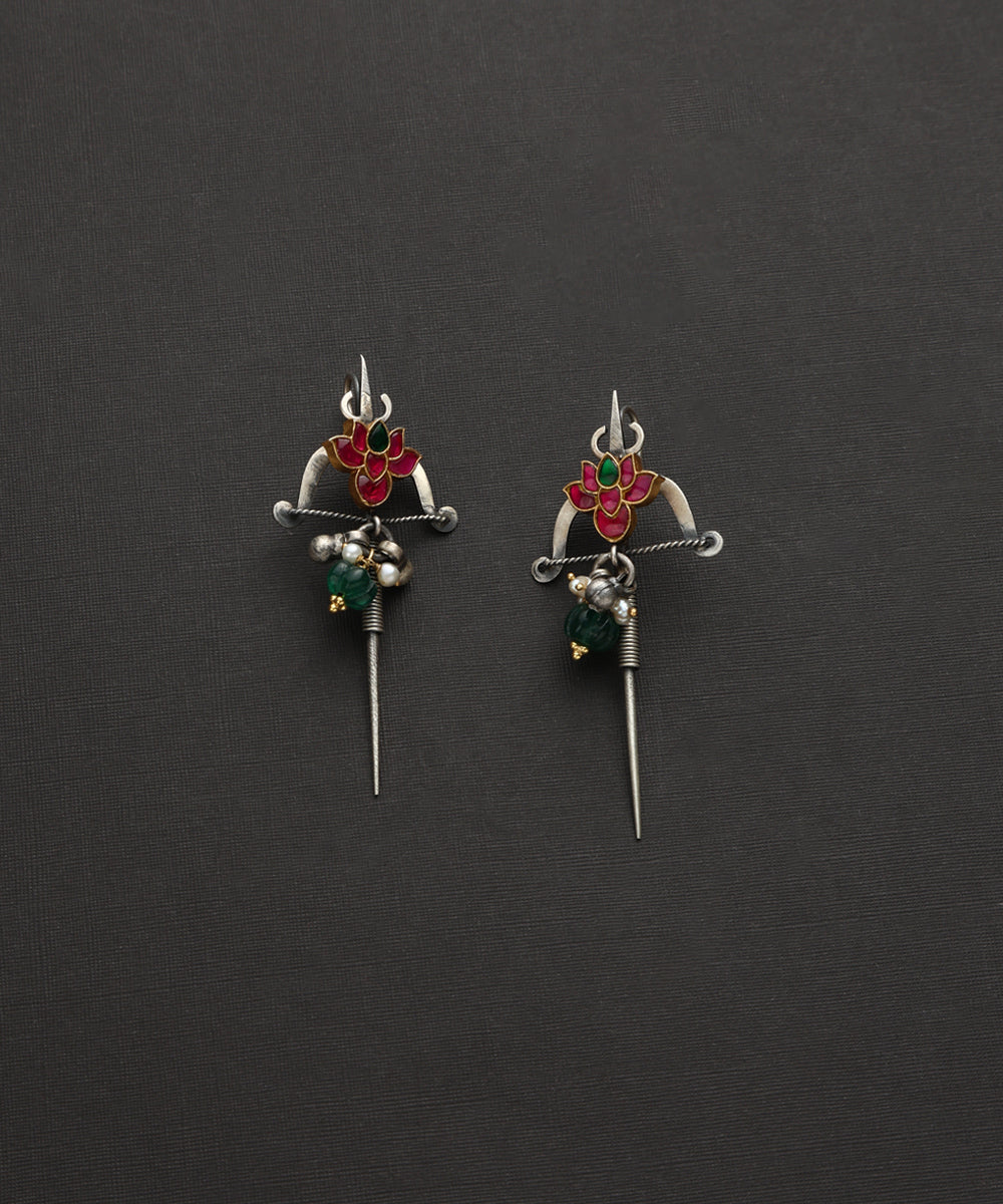 Pinkie_Handcrafted_Oxidised_Pure_Silver_Kundan_Earrings_With_Lotus_Motif_WeaverStory_02