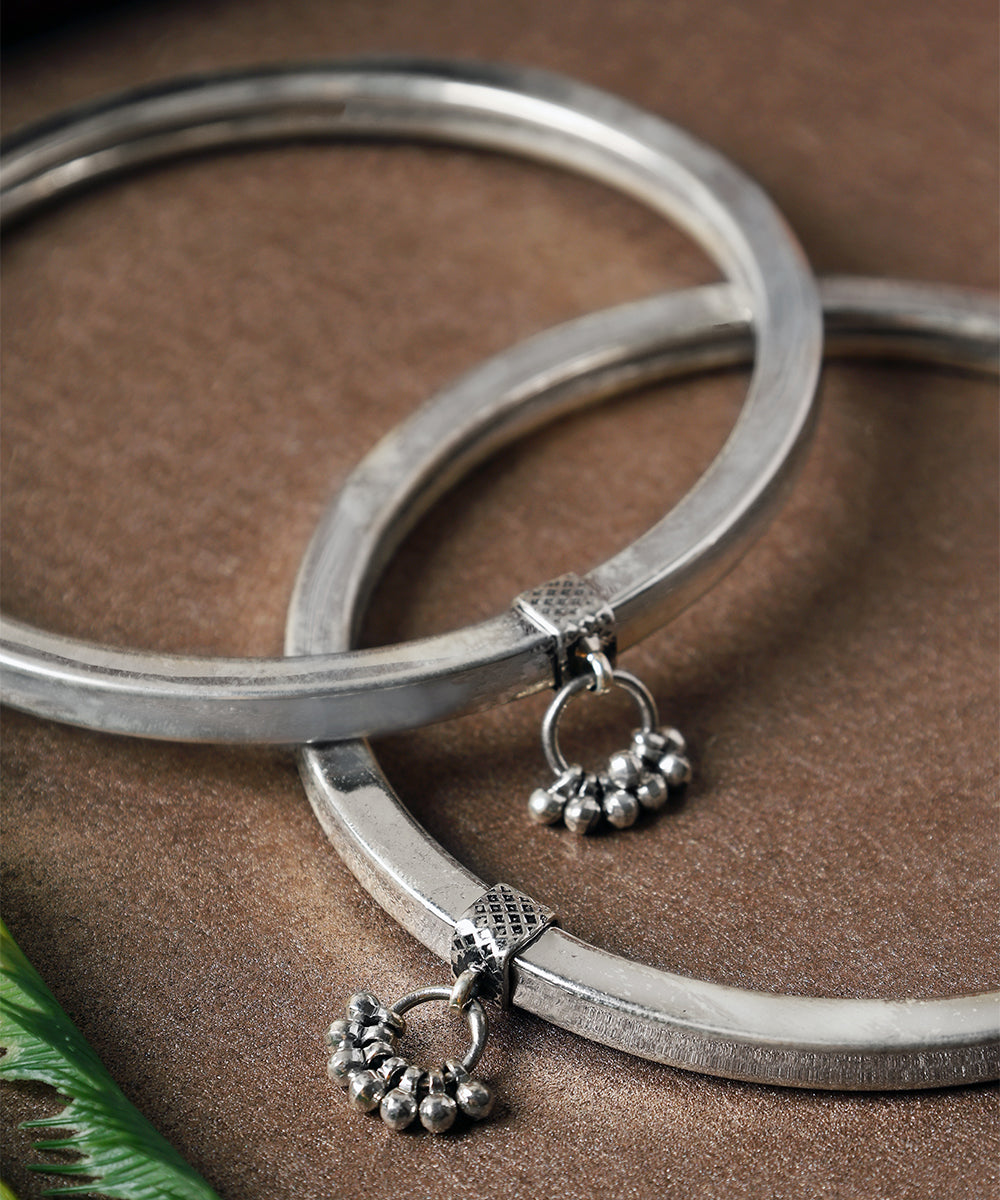 Amado_Handcrafted_Oxidised_Pure_Silver_Leg_Kada_WeaverStory_02