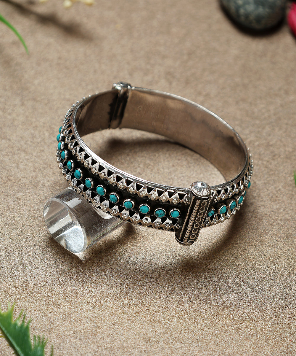 Anik_Handcrafted_Turquiose_Oxidised_Pure_Silver_Bangle_WeaverStory_01