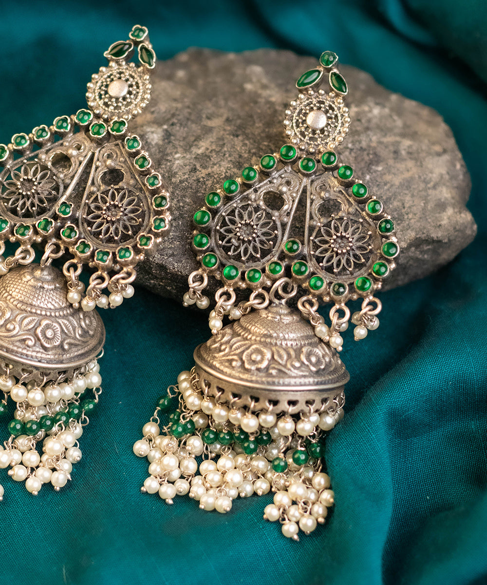 Maithili_Handcrafted_Oxidised_Pure_Silver_Earrings_With_Onyx_and_Pearls_WeaverStory_02