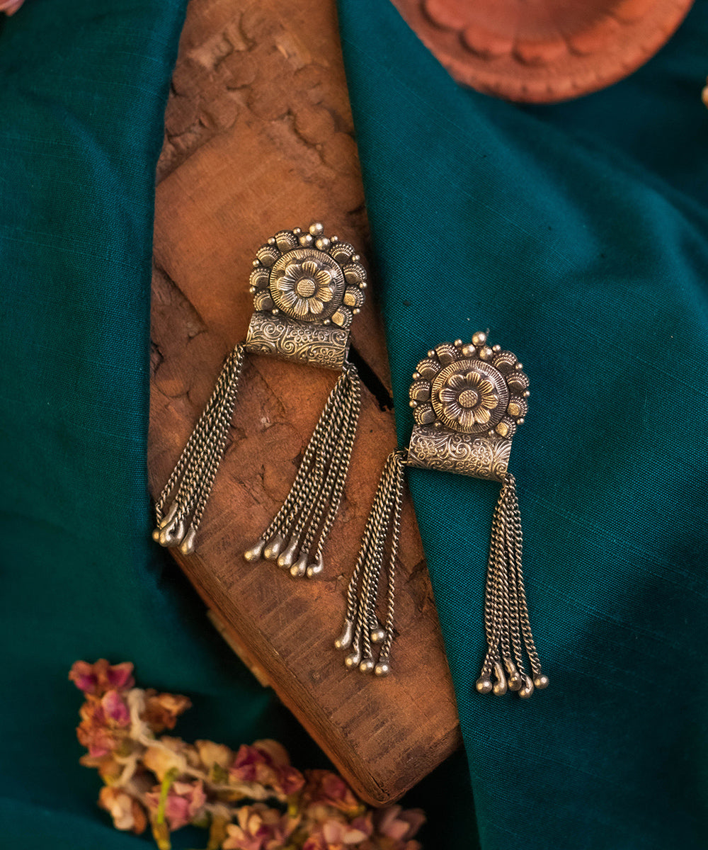 Oja_Handcrafted_Oxidised_Pure_Silver_Earrings_WeaverStory_01