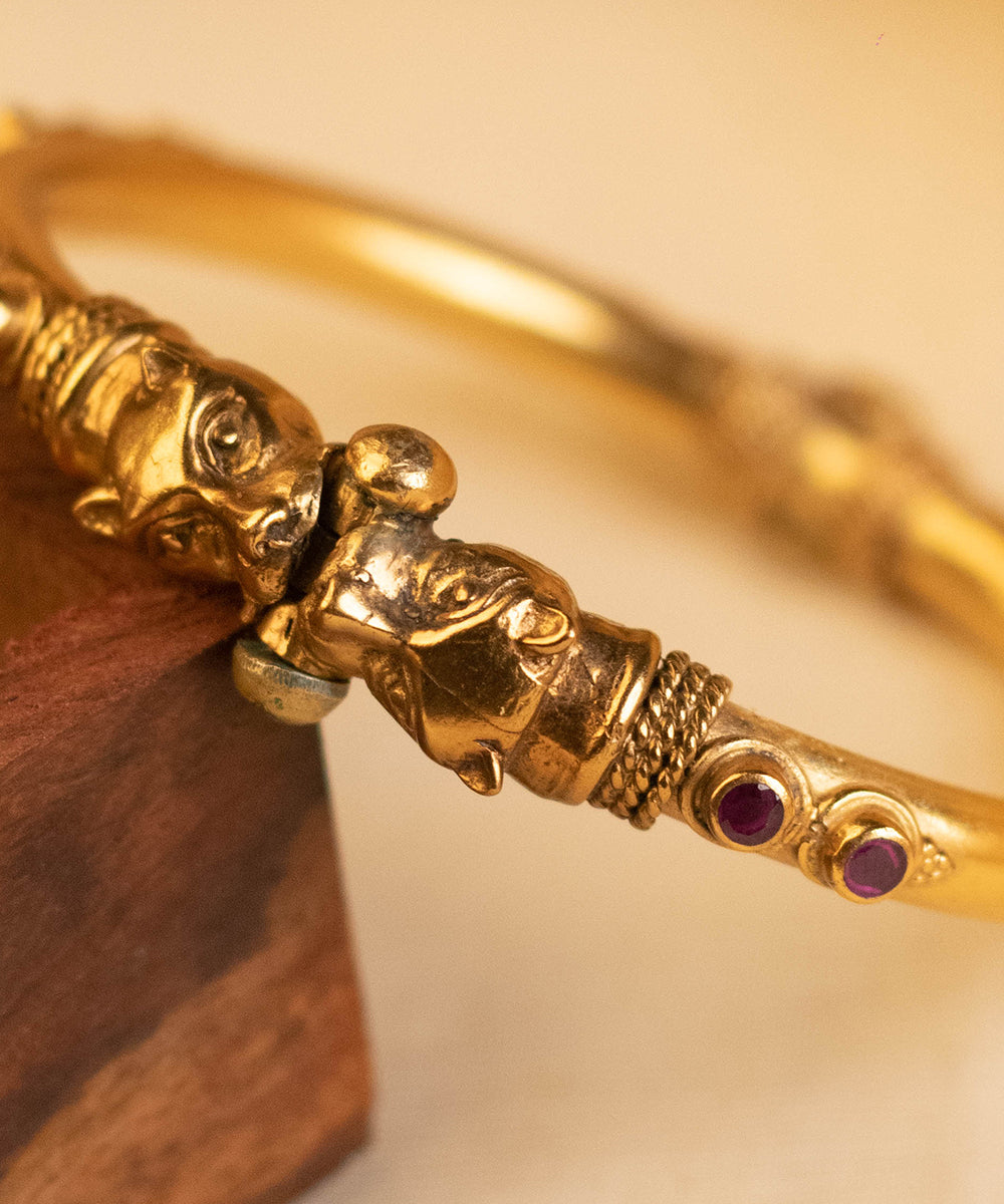 Nura_Handcrafted_Pure_Silver_Bangle_With_Onyx_WeaverStory_02