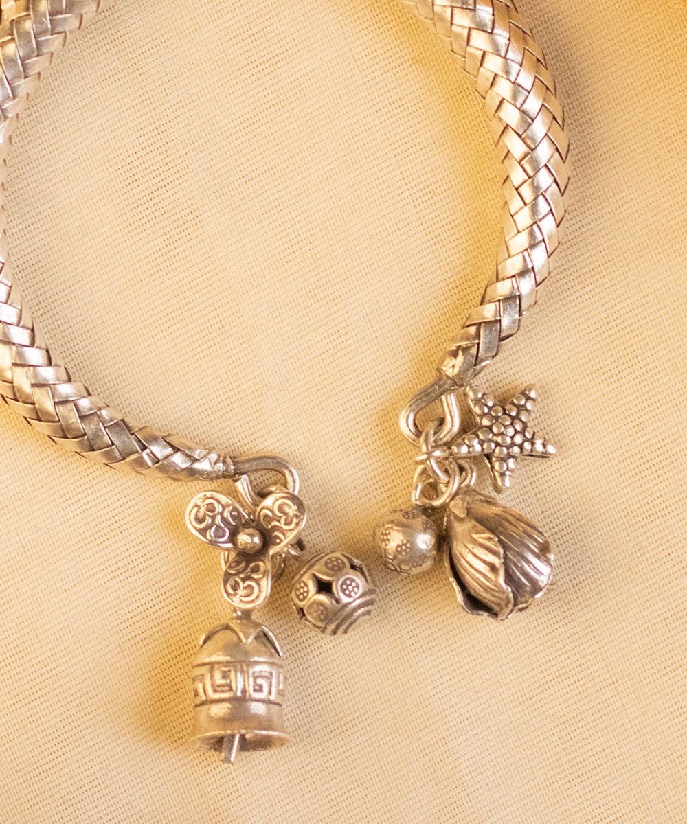 Pravya_Handcrafted_Pure_Siver_Bangle_WeaverStory_02