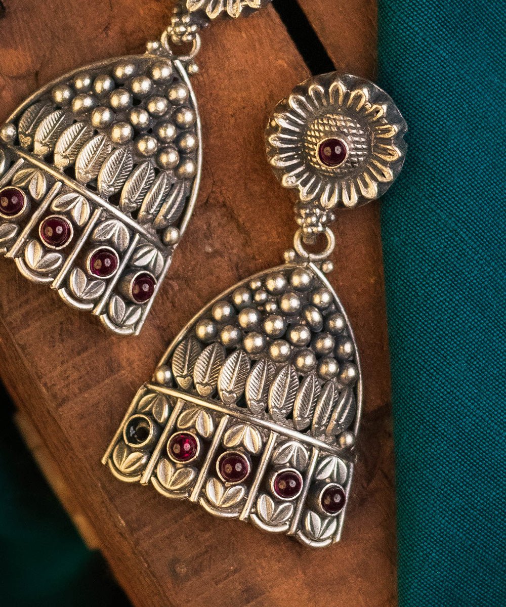 Triya_Handcratfed_Oxidised_Pure_Silver_Earrings_With_Kempstones_WeaverStory_02
