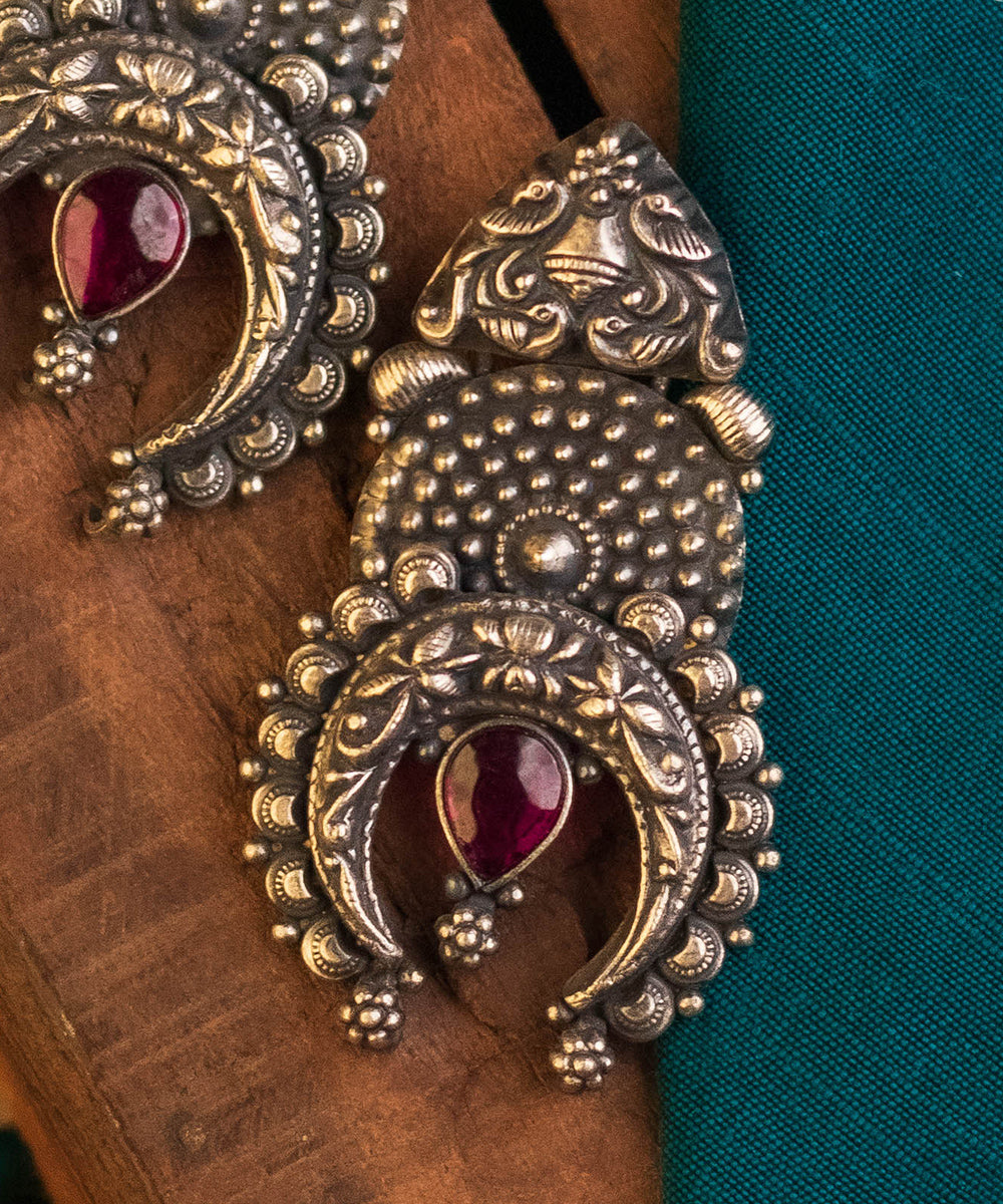 Vaishvi_Handcrafted_Oxidised_Pure_Silver_Earrings_With_Kempstones_WeaverStory_02