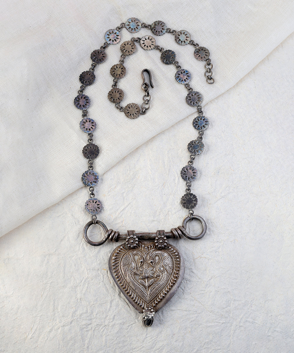 Triguna_Handcrafted_Oxidised_Pure_Silver_Necklace_WeaverStory_01