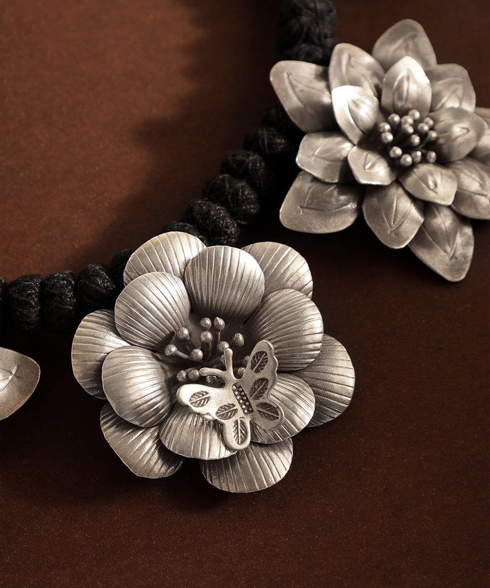 Vivita_Handcrafted_Oxidised_Pure_Silver_Necklace_With_Flower_Motif_WeaverStory_02