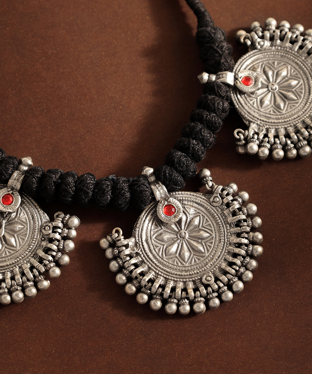 Zayna_Handcrafted_Oxidised_Pure_Silver_Necklace_WeaverStory_02