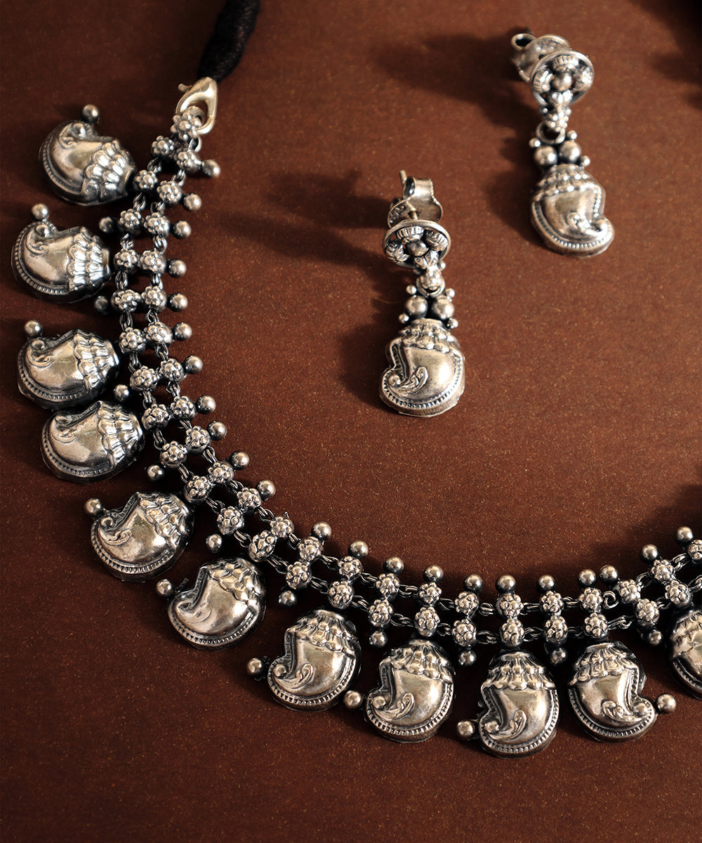 Praneeka_Handcrafted_Oxidised_Pure_Silver_Necklace_WeaverStory_02