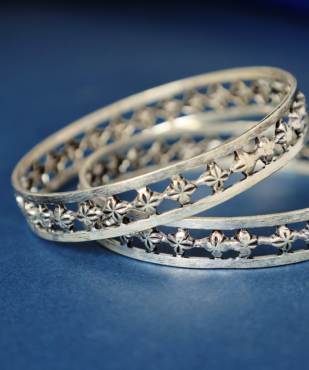Tanvisha_Handcrafted_Oxidised_Pure_Silver_Bangles_WeaverStory_02