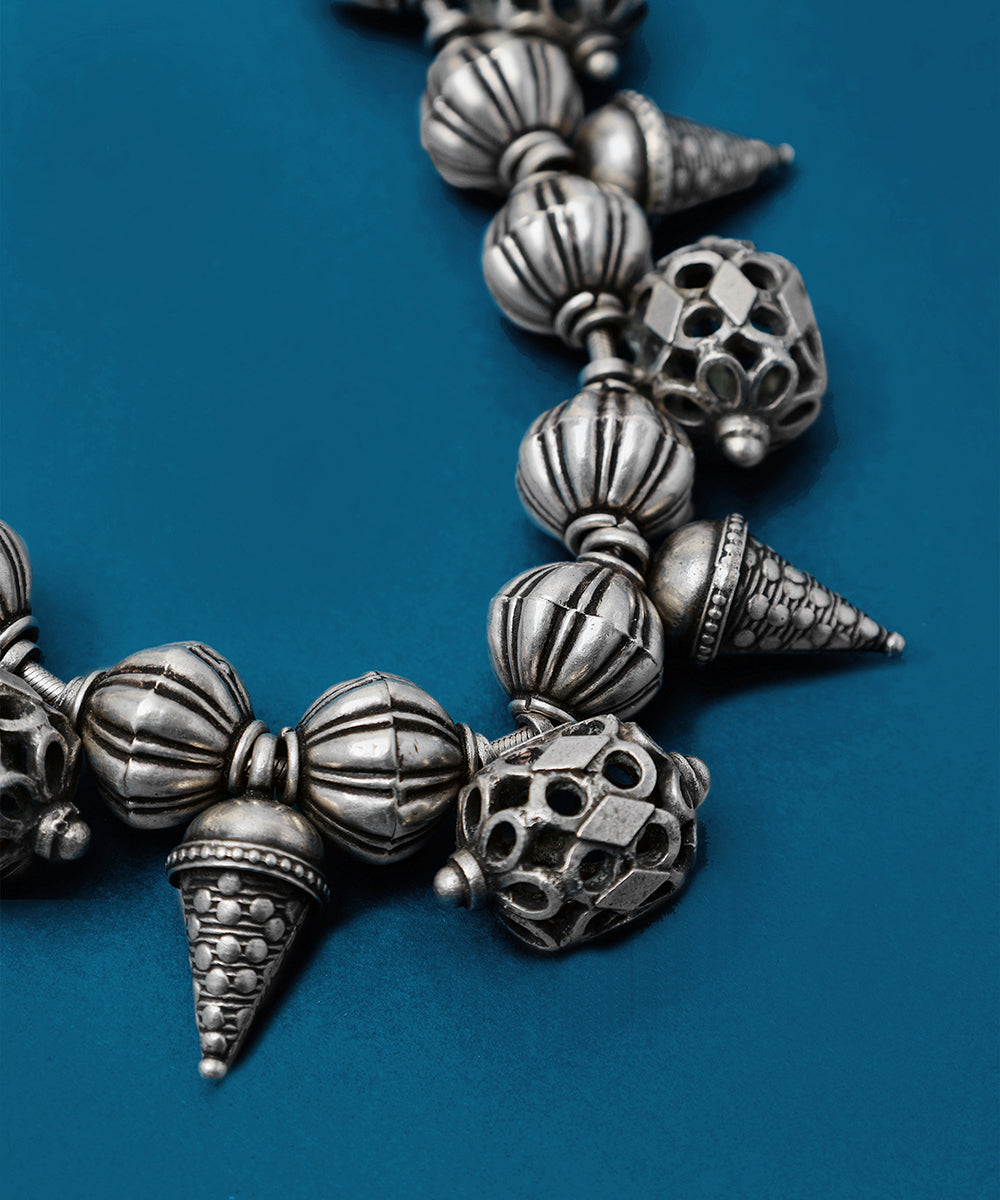 Arna_Handcrafted_Oxidised_Pure_Silver_Necklace_WeaverStory_02