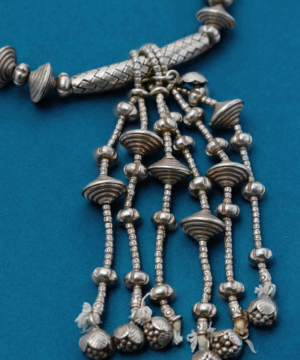 Aiyana_Handcrafted_Oxidised_Pure_Silver_Necklace_WeaverStory_02