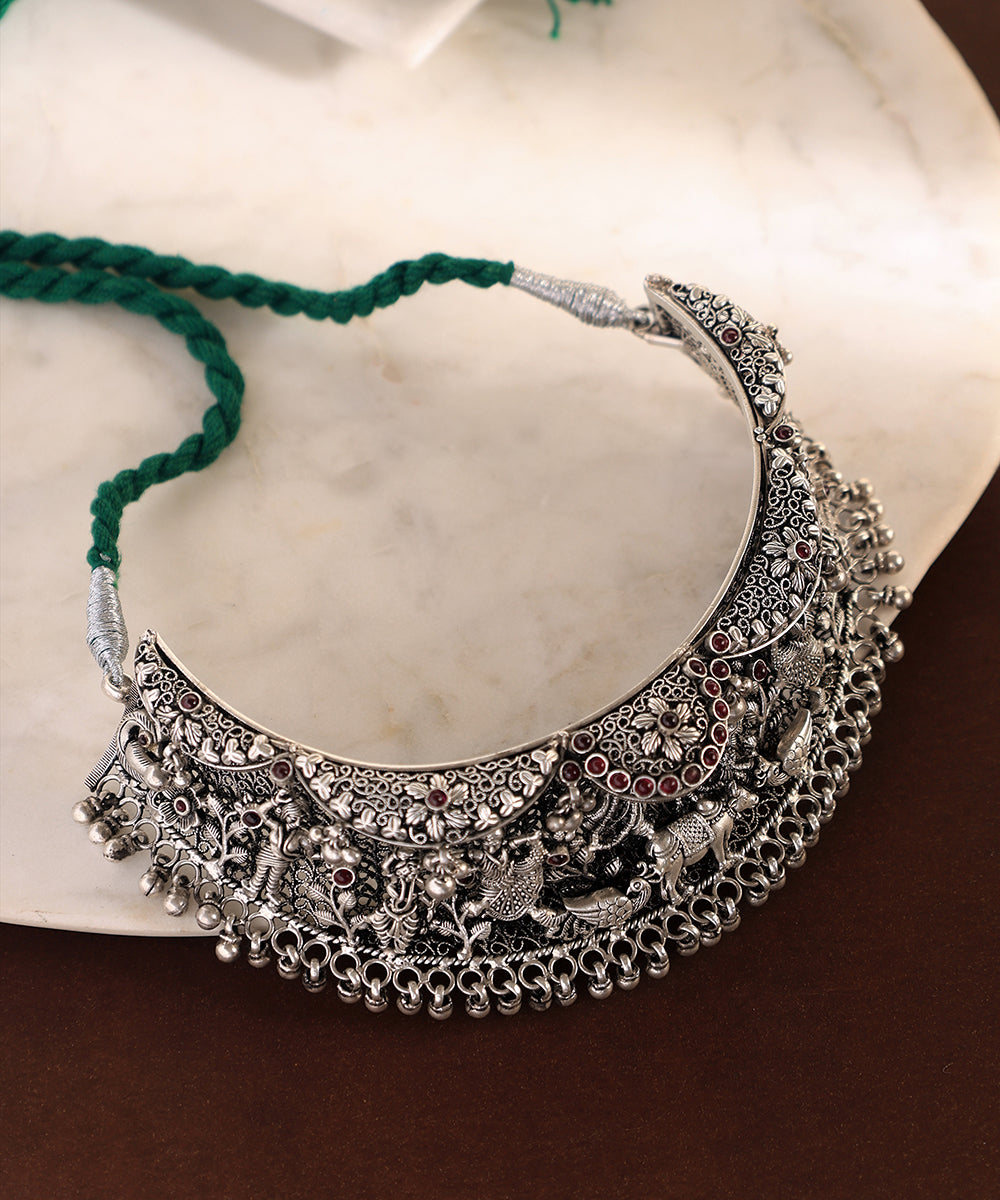 Atha_Handcrafted_Oxidised_Pure_Silver_Necklace_With_Kempstones_And_Necklace_Motifs_WeaverStory_01