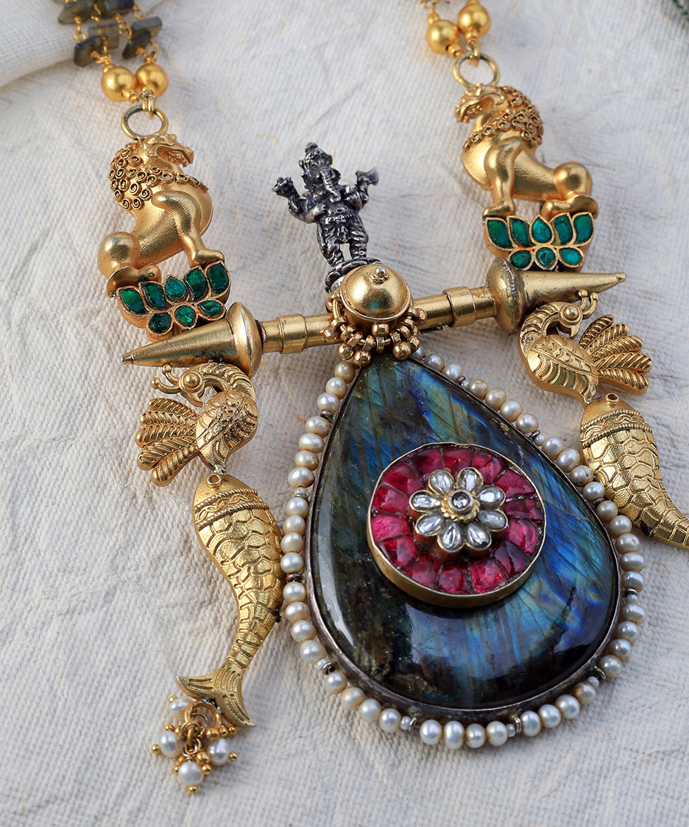 Hemisha_Handcrafted_Golden_Pure_Silver_Necklace_With_Kundan_And_Fish_Motif_WeaverStory_02