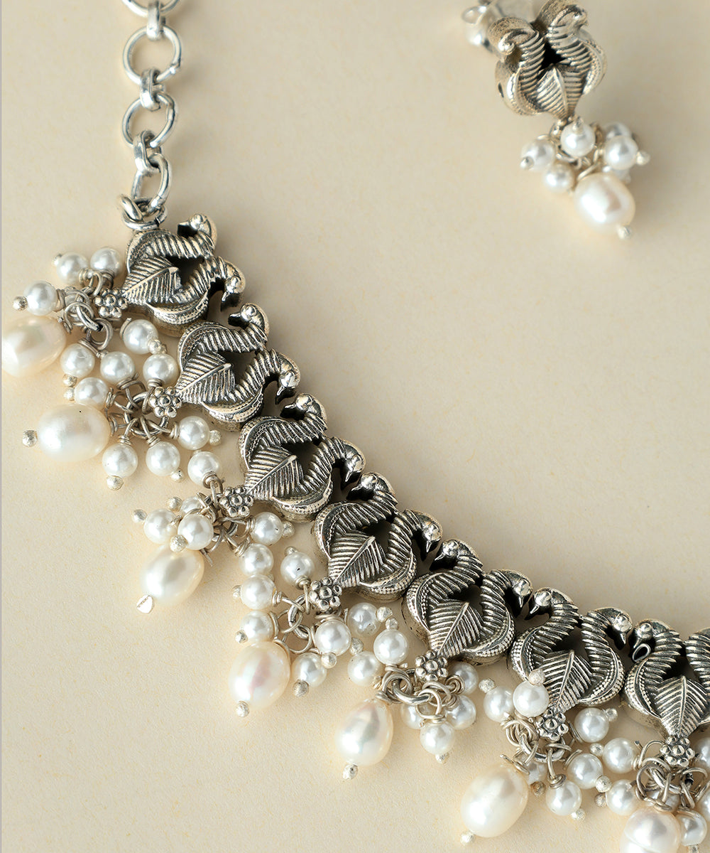 Urshita_Handcrafted_Oxidised_Pure_Silver_Necklace_Set_With_Pearls_WeaverStory_03