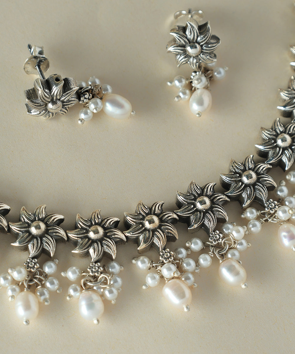 Zanvika_Handcrafted_Oxidised_Pure_Silver_Necklace_Set_With_Pearls_WeaverStory_02