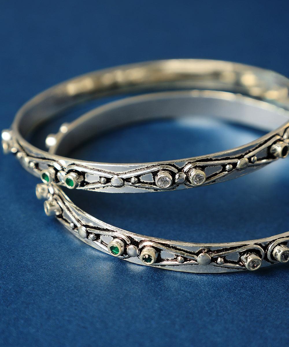 Chaturya_Handcrafted_Oxidised_Pure_Silver_Bangles_WeaverStory_02