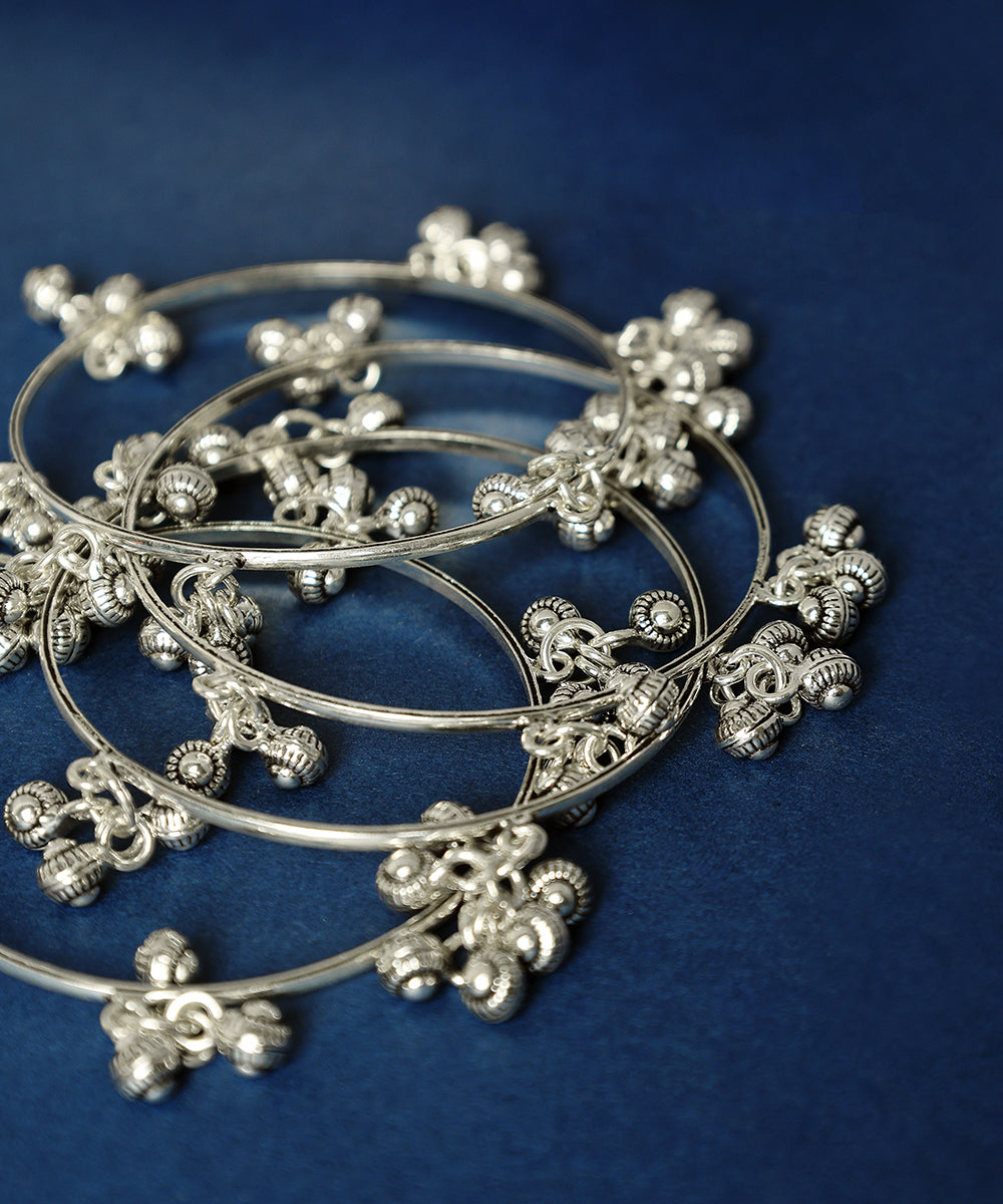 Girija_Handcrafted_Oxidised_Pure_Silver_Bangles_With_Ghunghroo_WeaverStory_02
