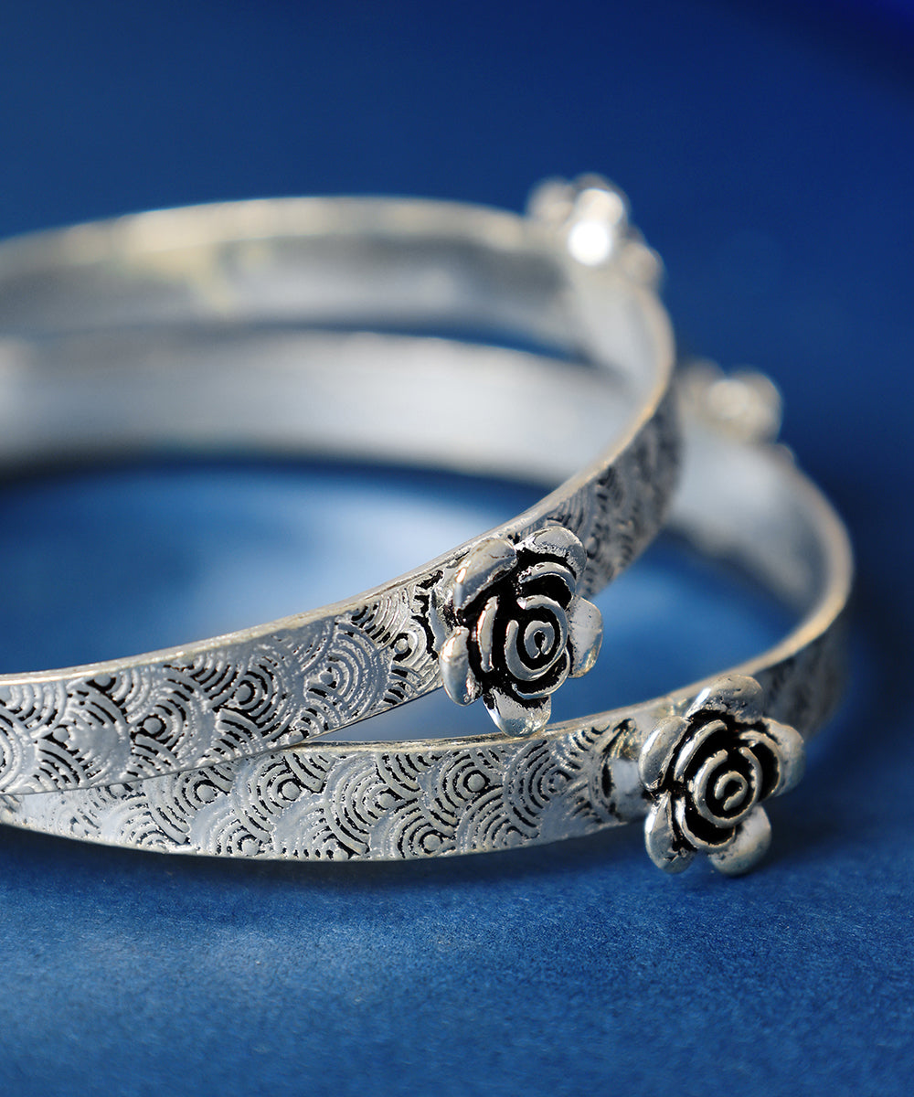 Ojalini_Handcrafted_Oxidised_Pure_Silver_Bangles_With_Floral_Motif_WeaverStory_02