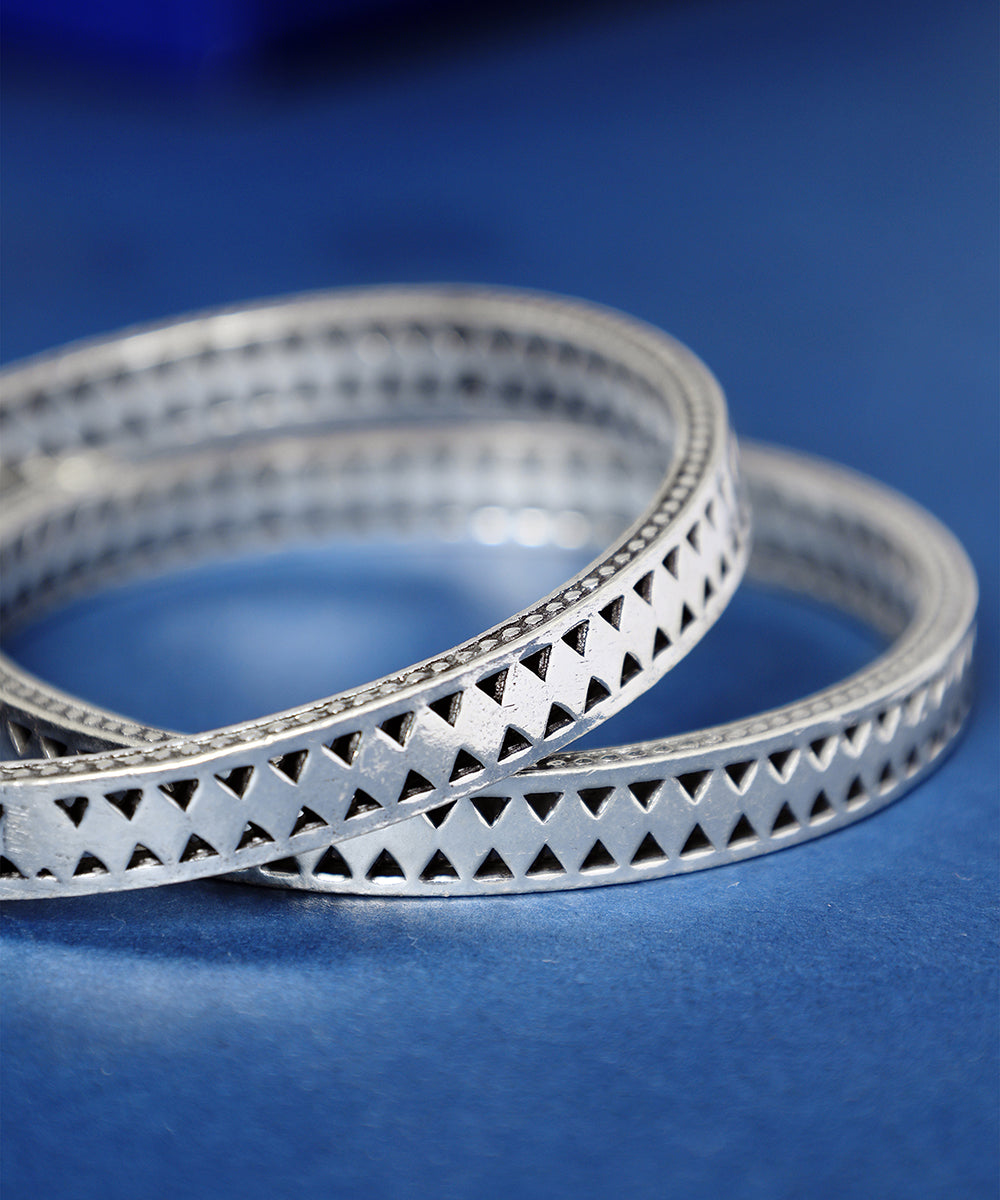 Zivisha_Handcrafted_Oxidised_Pure_Silver_Bangles_WeaverStory_02