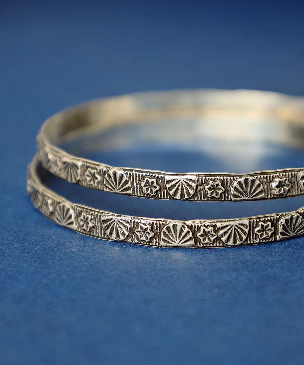 Iswarya_Handcrafted_Oxidised_Pure_Silver_Bangles_WeaverStory_02
