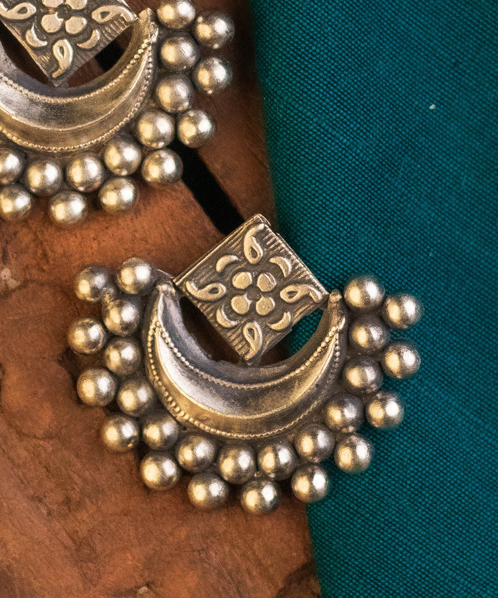 Yahvi_Handcrafted_Oxidised_Pure_Silver_Earrings_WeaverStory_02