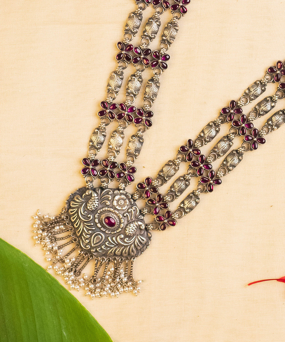 Qasima_Handcrafted_Oxidised_Pure_Silver_Necklace_With_Kempstones_and_Pearls_WeaverStory_02