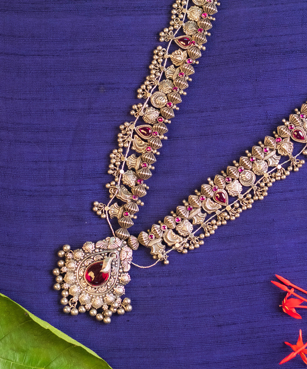 Ruhika_Handcrafted_Oxidised_Pure_Silver_Necklace_With_Kempstones_WeaverStory_02