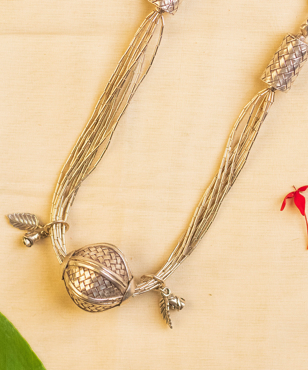 Thyri_Handcrafted_Pure_Silver_Necklace_WeaverStory_02