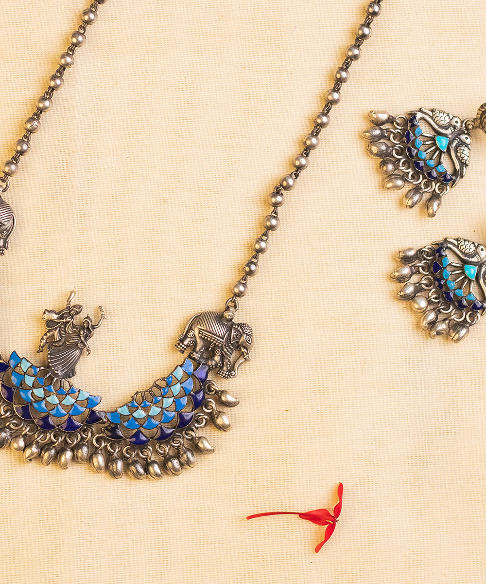 Veda_Handcrafted_Oxidised_Pure_Silver_Necklace_Set_WeaverStory_02