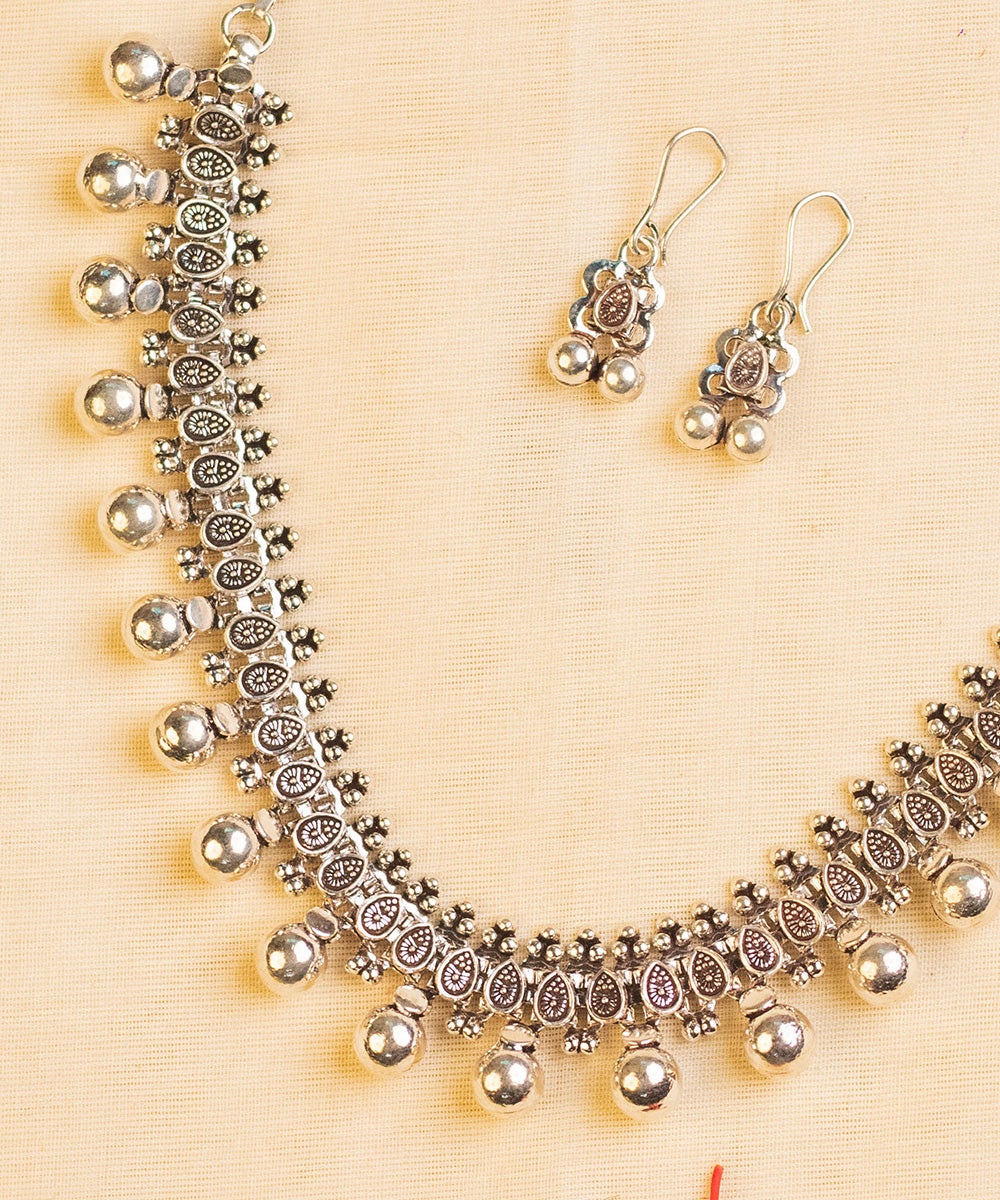 Yuvanya_Handcrafted_Oxidised_Pure_Silver_Necklace_Set_WeaverStory_02