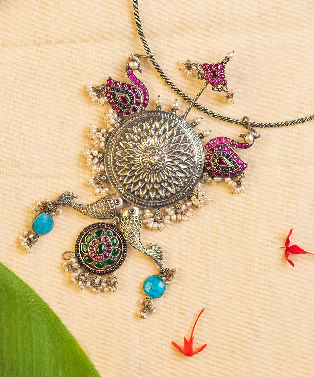 Elakshi_Handcrafted_Oxidised_Pure_Silver_Necklace_With_Kempstones_and_Pearls_WeaverStory_02