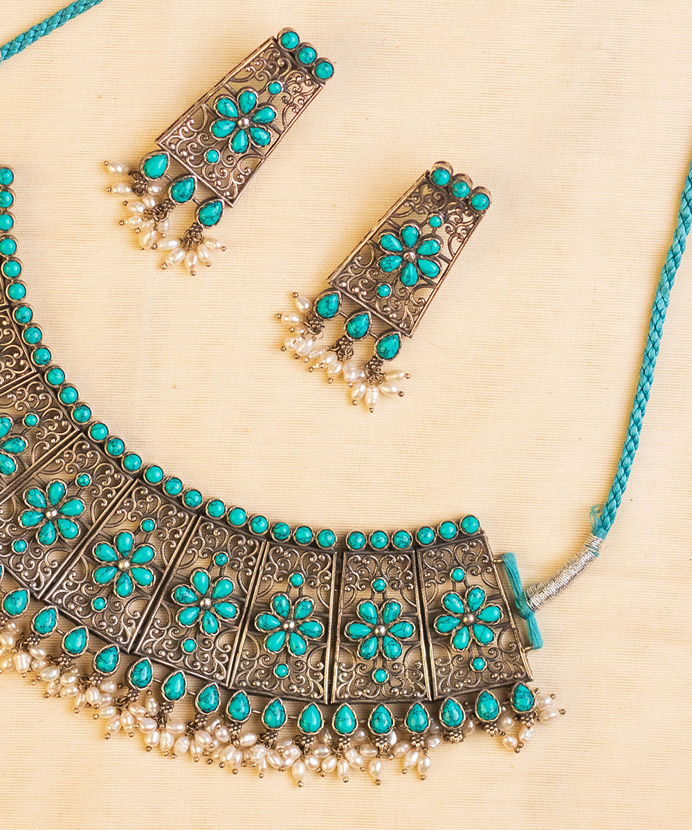 Hita_Handcrafted_Oxidised_Pure_Silver_Necklace_Set_With_Pearls_and_Kempstones_WeaverStory_02