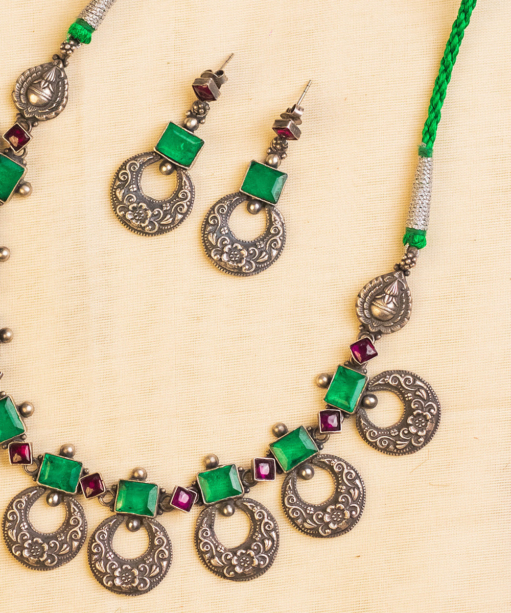 Ihina_Handcrafted_Oxidised_Pure_Silver_Necklace_Set_With_Kempstones_WeaverStory_02