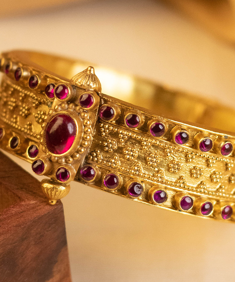 Kaya_Handcrafted_Pure_Silver_Bangle_With_Red_Onyx_WeaverStory_02