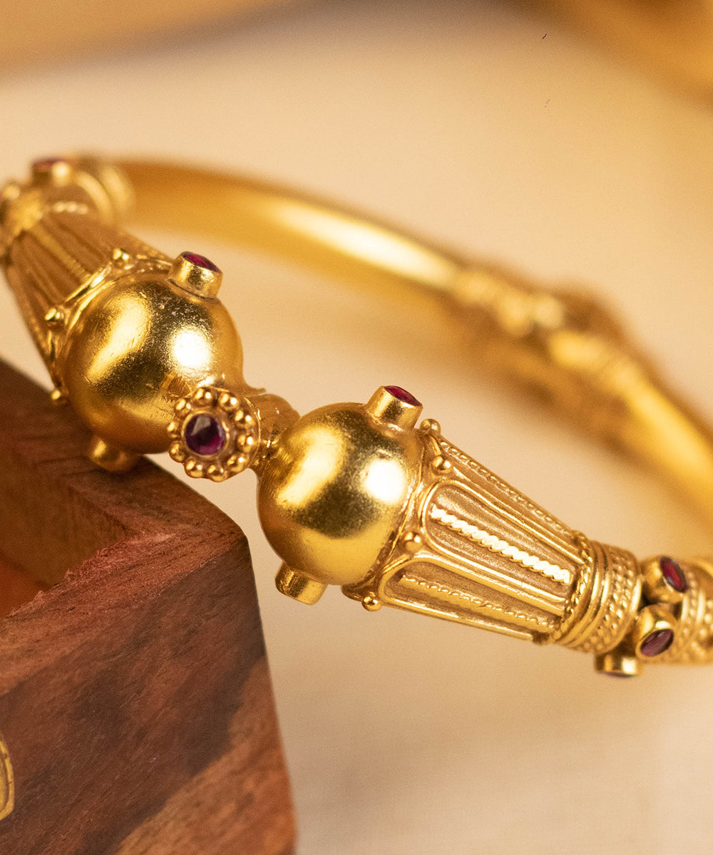 Kahini_Handcrafted_Pure_Silver_Bangle_with_Onyx_WeaverStory_02