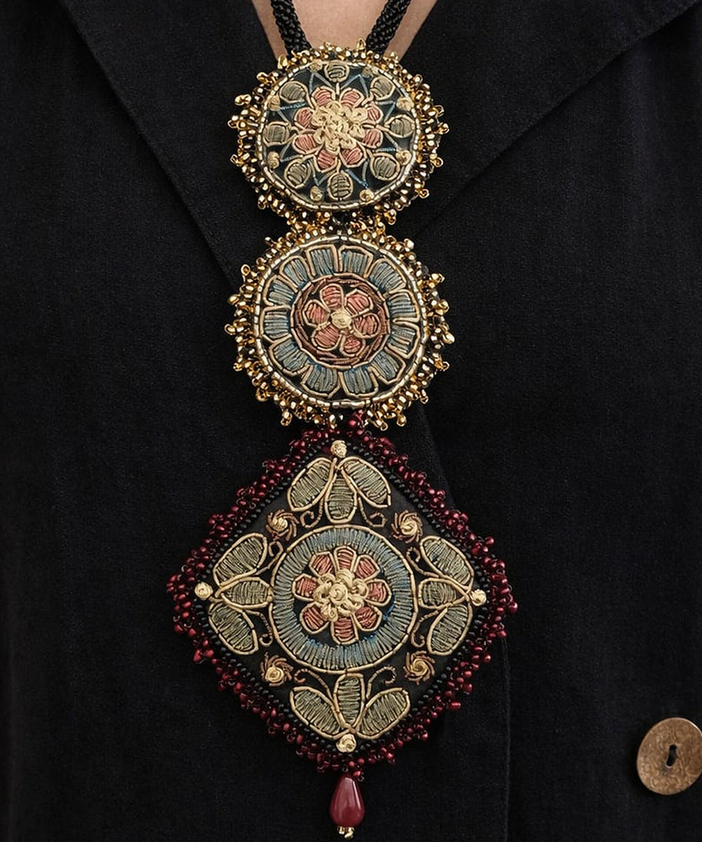 Mehrangi_Long_Rani_Haar_Hand_Embroidered_Necklace_WeaverStory_05