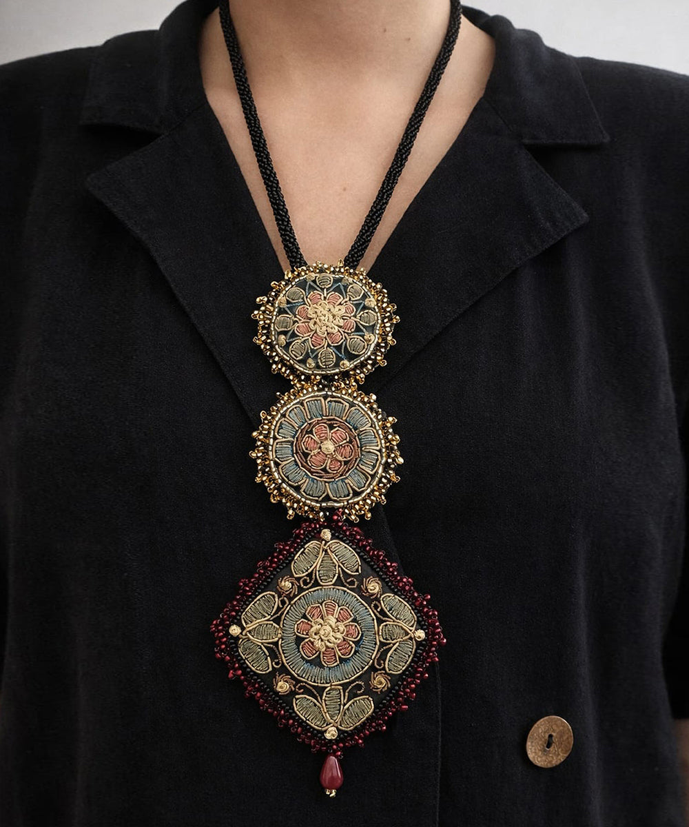 Mehrangi_Long_Rani_Haar_Hand_Embroidered_Necklace_WeaverStory_01