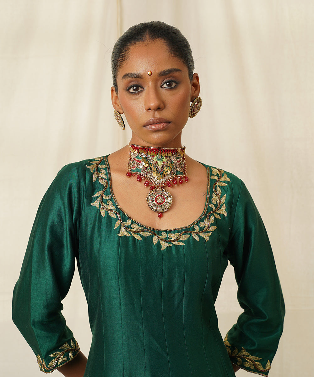Mastani_Hand_Embroidered_Necklace_WeaverStory_01