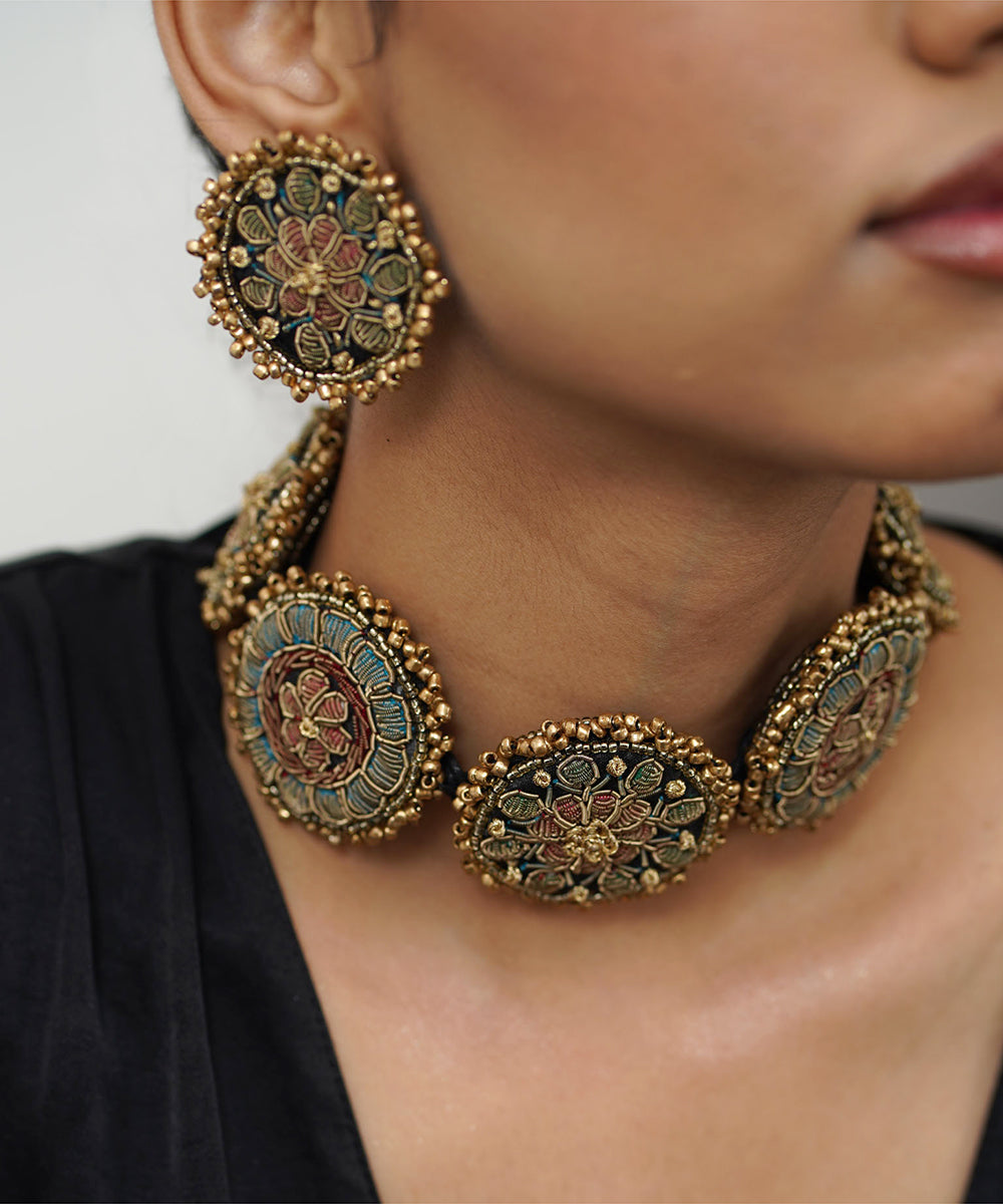 Meerabai_Hand_Embroidered_Necklace_WeaverStory_02