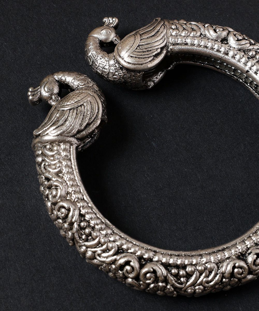 Aashita_Handcrafted_Oxidised_Pure_Silver_Bangles_With_Elephant_Motif_WeaverStory_02