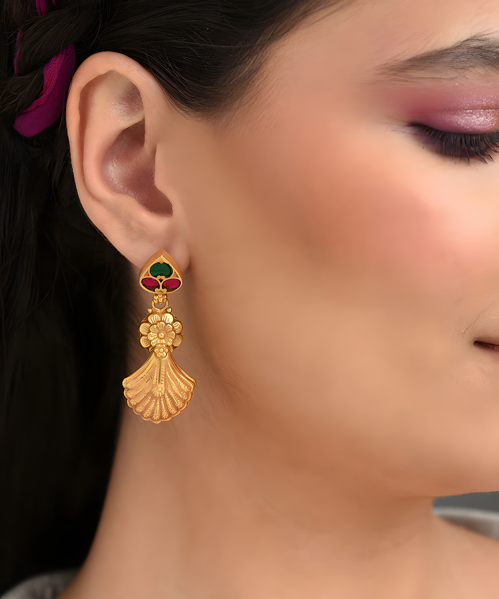 Manyaa_Kundan_Handcrafted_Golden_Earrings_In_Pure_Silver_WeaverStory_01