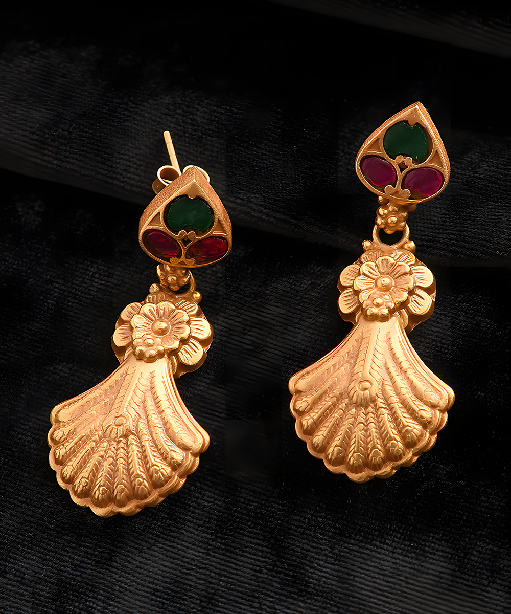 Manyaa_Kundan_Handcrafted_Golden_Earrings_In_Pure_Silver_WeaverStory_02