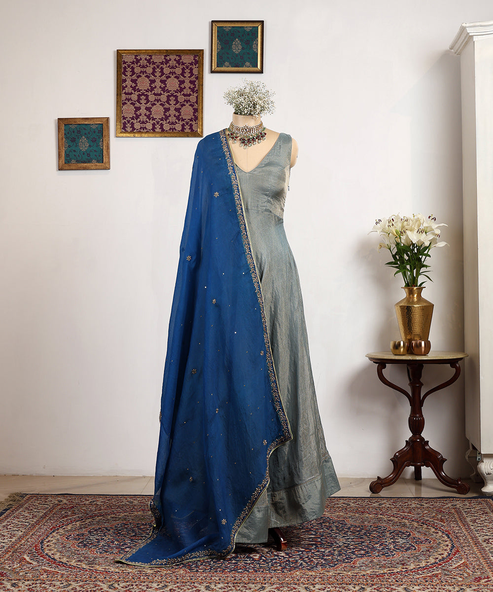 Teal_Blue_Handloom_Organza_Dupatta_With_Hand_Embroideed_Border_And_Lime_Green_Booti_Fnishing_WeaverStory_01