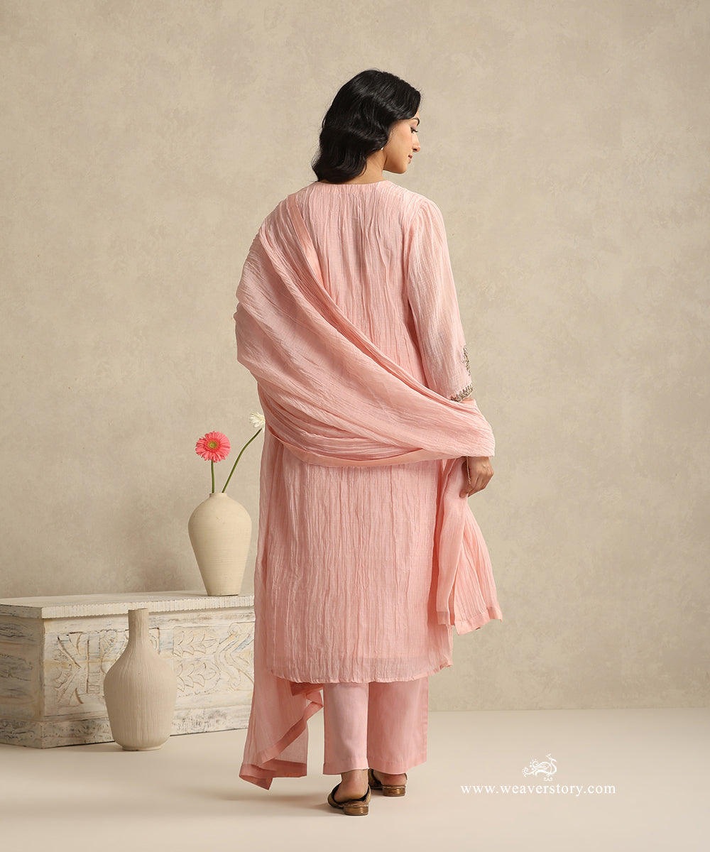 Light_Peach_Handloom_Mul_Chanderi_Suit_Set_With_Dabka_Pitta_WeaverStory_04