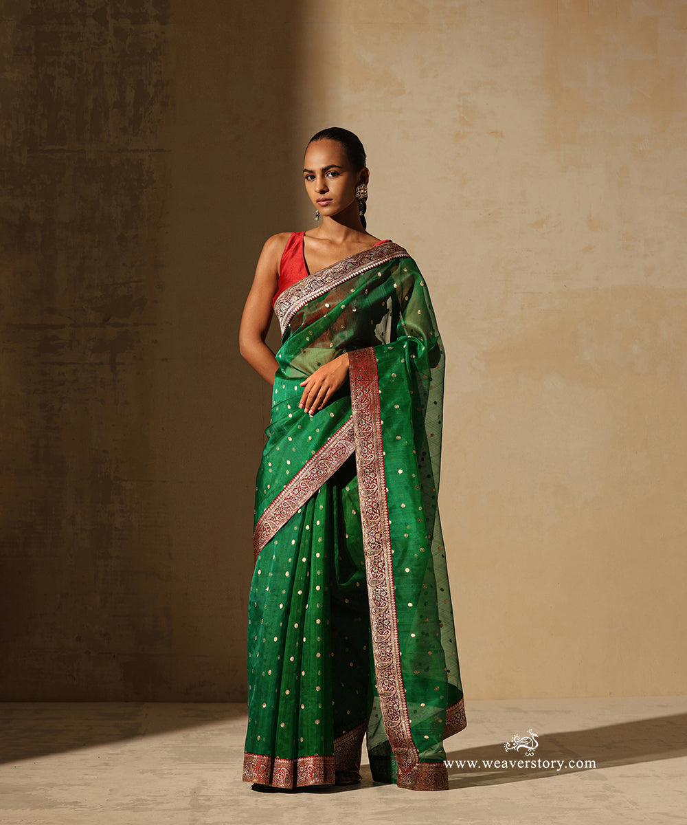 Green_Handloom_Organza_Booti_Saree_With_Maroon_Antique_Ambi_Border_WeaverStory_01