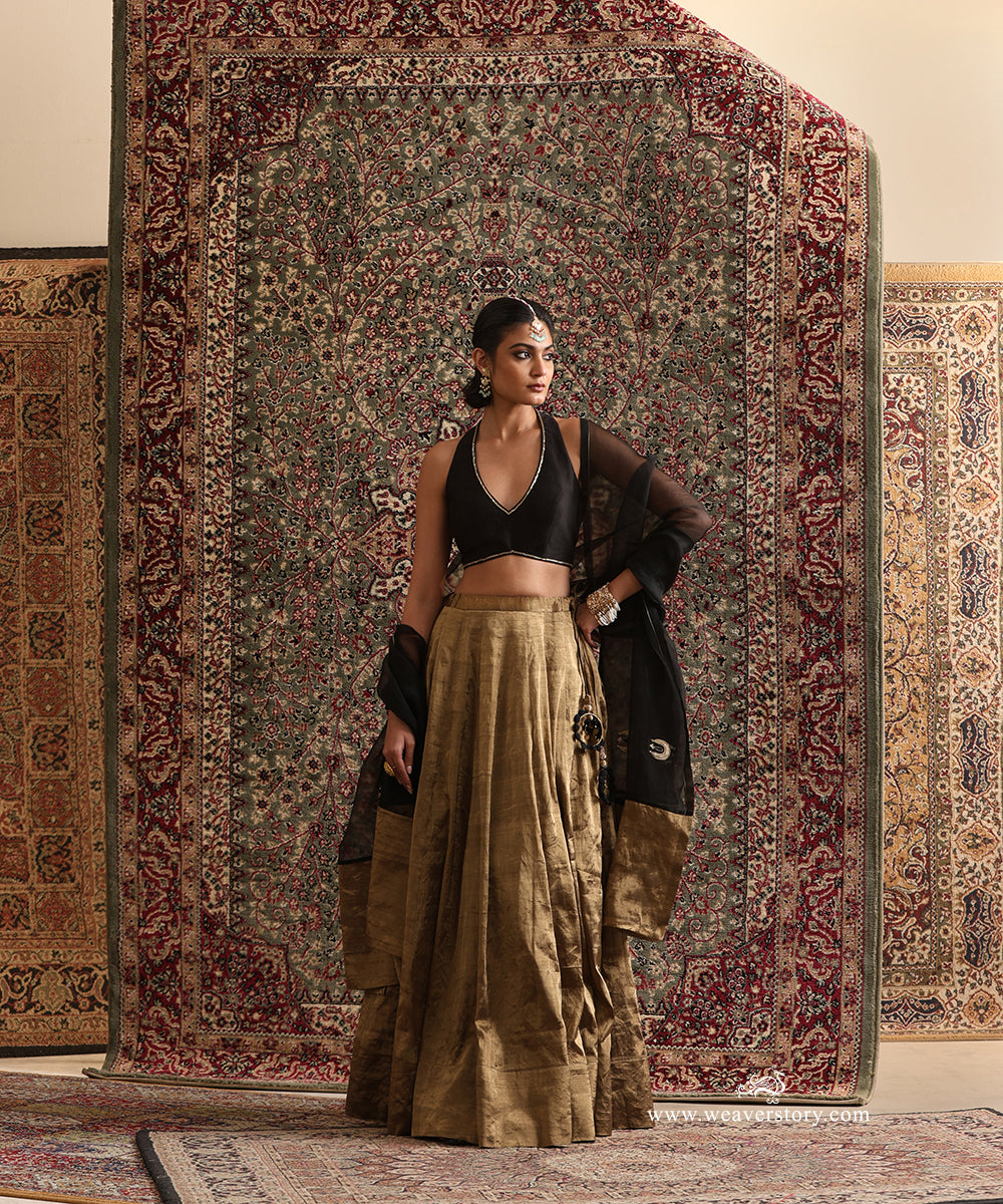 Black_Tissue_Skirt_with_Black_Blouse_and_Organz_Chand_Boota_Dupatta_With_Tissue_Palla_WeaverStory_04