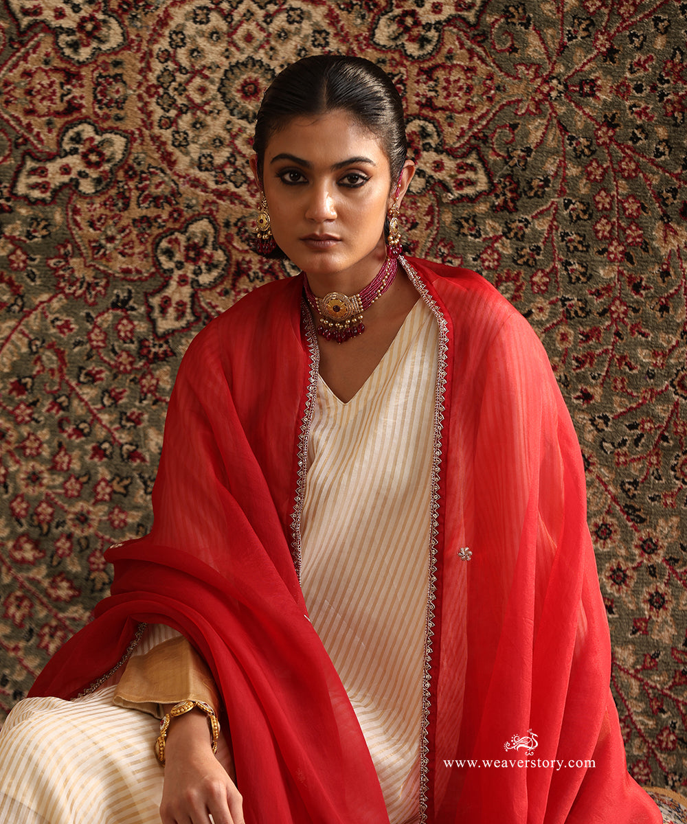 Off_White_Stripe_Tissue_Suit_Set_With_Red_Thin_Border_Booti_Organza_Dupatta_WeaverStory_06