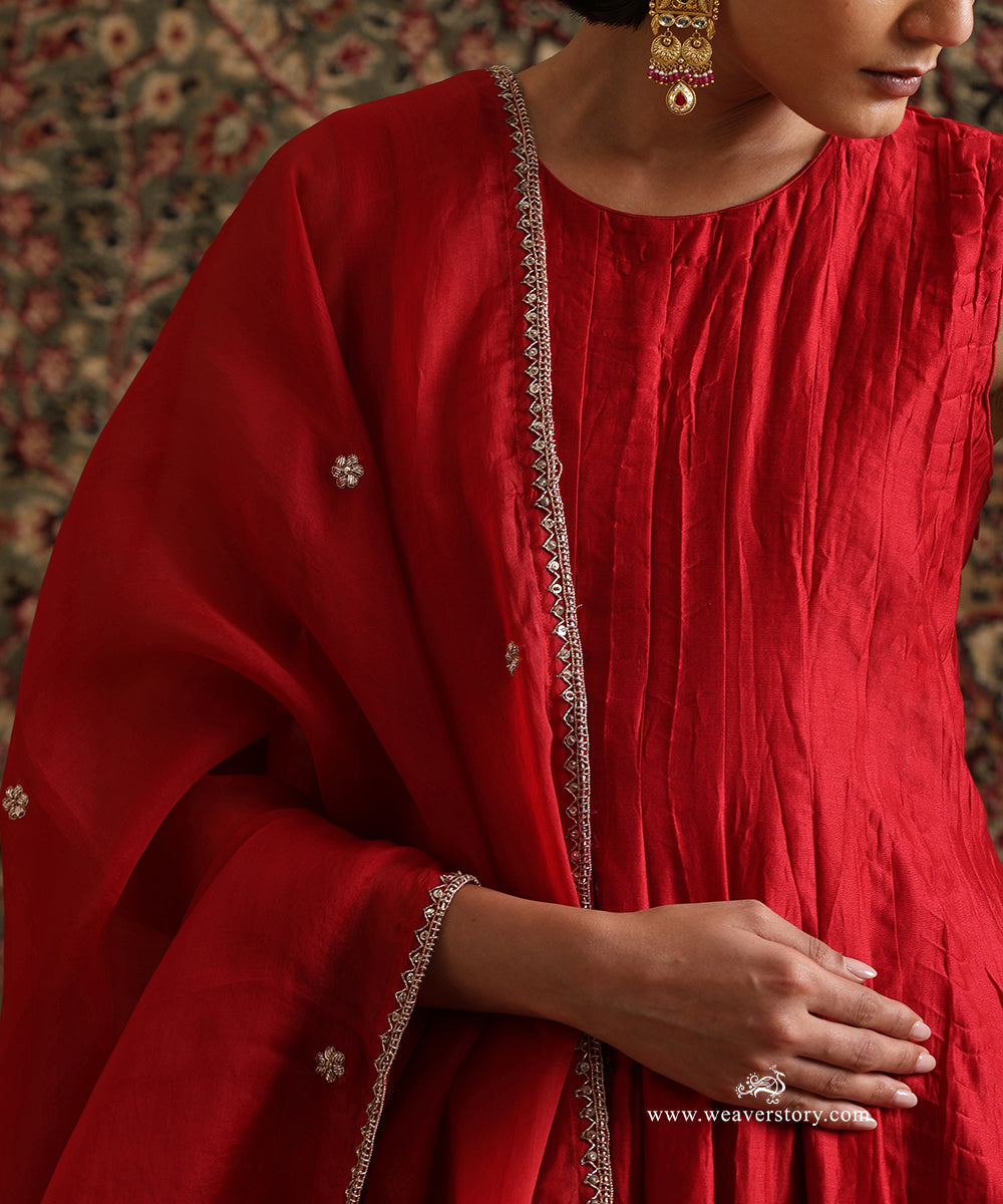 Red_Pure_Chanderi_Silk_Wrinkle_Anarkali_Churidar_With_Thin_Border_Booti_Organza_Dupatta_WeaverStory_05