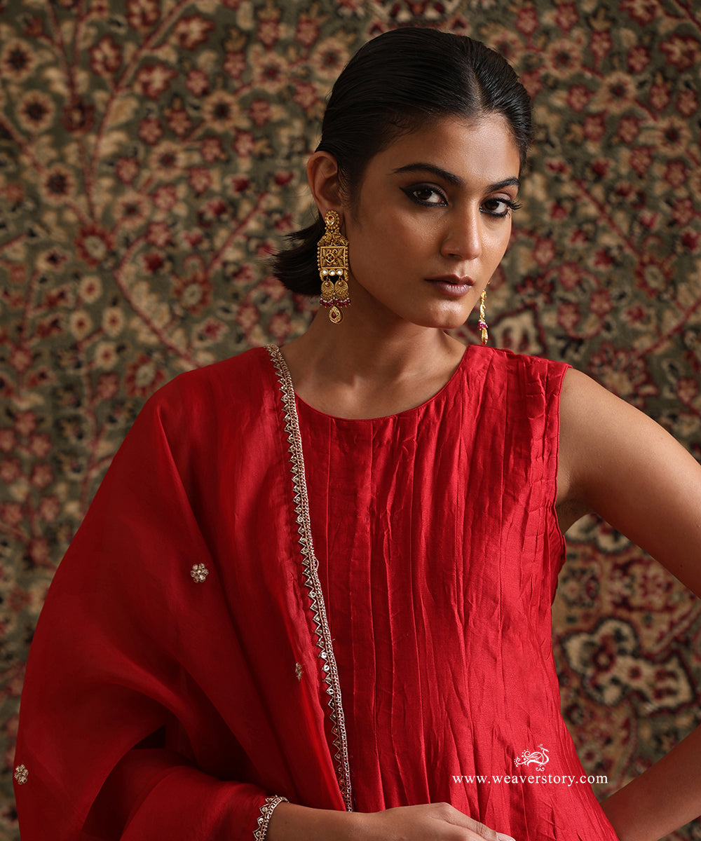 Detail Of Hand Embroidered Organza Dupatta With Scattered Bootis And Crafted Border